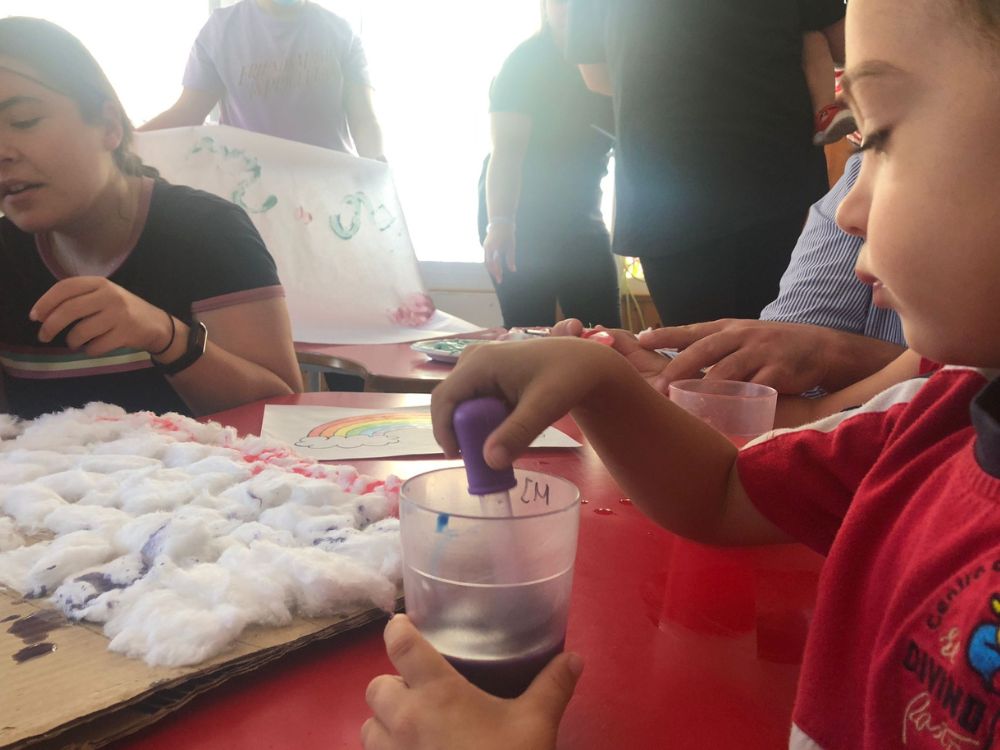 Cómo las actividades sensoriales mejoran el aprendizaje de los más pequeños. Taller estimulación sensorial alumnos ciclo formativo educación infantil, colegio el divino pastor de Málaga