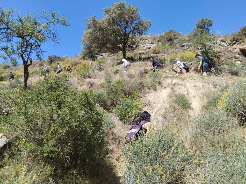 Formación como guía de rutas senderistas en Málaga. Alumnos del colegio El Divino Pastor de ruta por Cártama