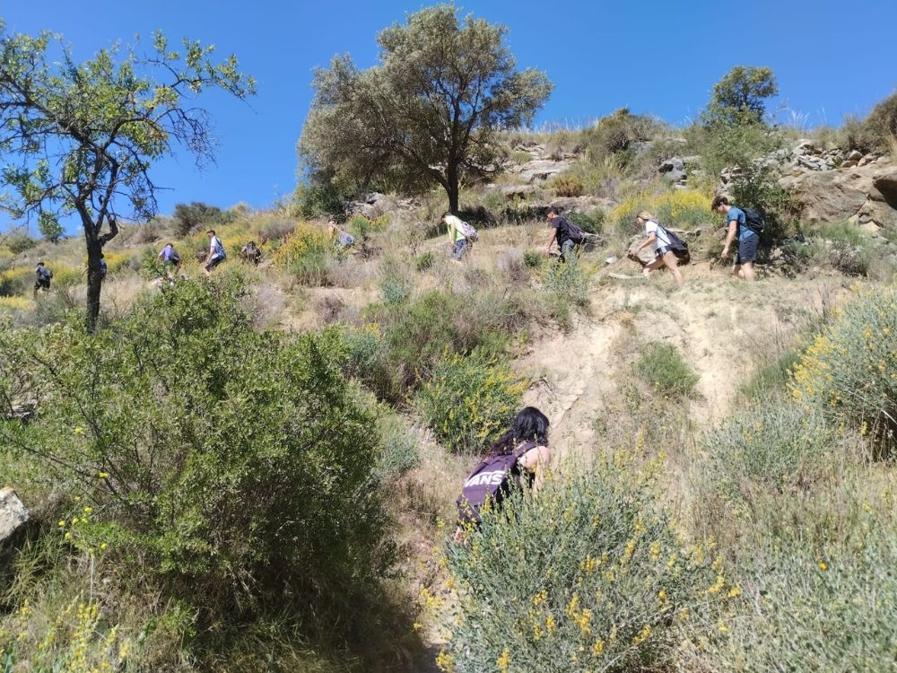 Formación como guía de rutas senderistas en Málaga. Alumnos del colegio El Divino Pastor de ruta por Cártama. rutas en malaga