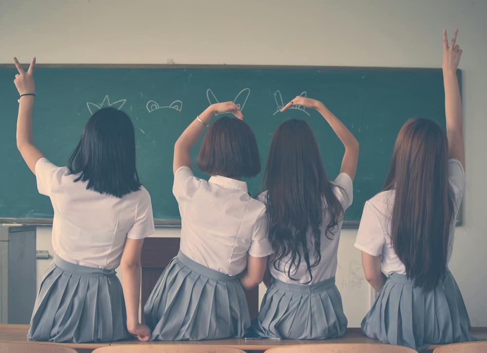 Alumnas en uniforme en colegios concertados Andalucía