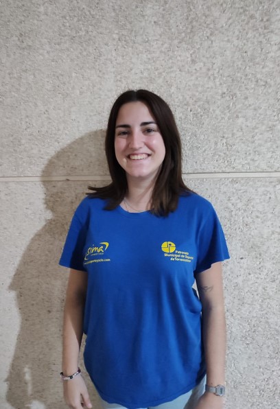 Alumna del ciclo TSEAS grado superior en Málaga durante sus prácticas en una empresa del ámbito de la animación sociodeportiva.